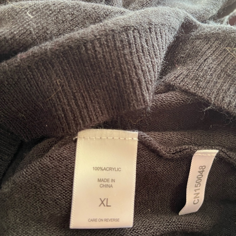Black Sweater - Picture 6 of 9